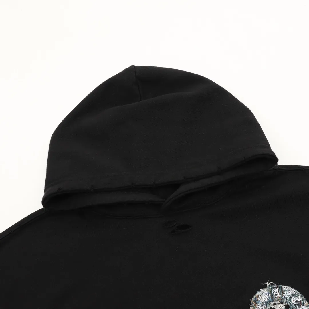 P580 Chrome Hearts/Chrome Hearts Heavy Industry Cross Logo Patch Embroidery Washed Burnt Flower Hooded Sweater Made of 430g pure cotton sweatshirt fabric with double yarns. The fabric is woven with double yarns and twisted together. It is 40% stronger than single yarn and forms a three-dimensional texture similar to the texture of tripe. It not only maintains the moisture absorption and breathability of pure cotton, but also achieves softness and non-collapse through double-strand thickening. Laser burnt patch embroidery. Frayed process Micro-label patch on the chest Large logo cross pattern on the back Heavy-duty laser burnt three-dimensional patch embroidery pattern design Washed and frayed The overall garment presents a lazy style Whether it is daily outings or sports and fitness, you can show your trendy attitude and become the focus of the street Complete with three logos OS loose fit Color: Washed black, Washed white Size: S-XL